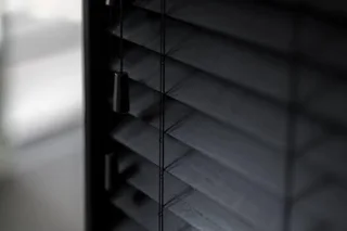  Upgrade Your Windows with Stylish Blinds! 