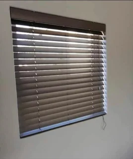  Upgrade Your Windows with Stylish Blinds! 