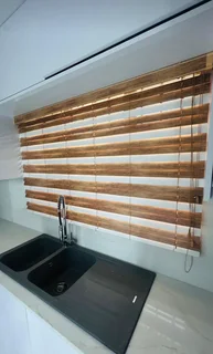  Upgrade Your Windows with Stylish Blinds! 