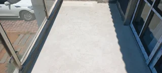 Cemcrete Applicator decorative for interior and exterior walls using cemcrete