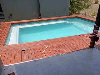 Cemcrete Applicator decorative for interior and exterior walls using cemcrete