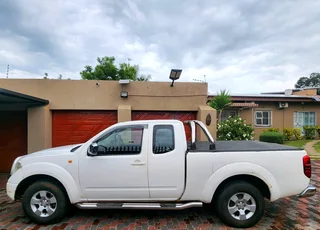 NISSAN NAVARA  4X4 2.5 DCI KING CAB IN (EXCELLENT CONDITION) VERY RELIABLE BAKKIE