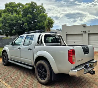 NISSAN NAVARA 4X4 DOUBLE CAB 2.5 DCI IN (AMAZING CONDITION)  POWERFUL BAKKIE