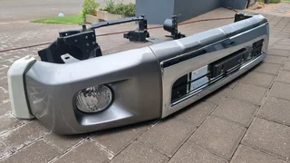 ️ Toyota Land Cruiser 76 Front Bumper (OEM) – R3,500 neg.