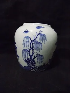 Stunning Porcelain Jar from Mason`s England