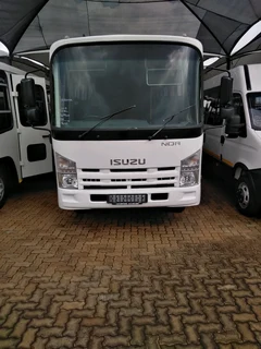 Isuzu NQR 500 Bus 35 Seats