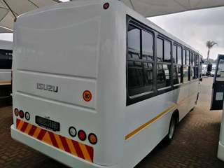 Isuzu NQR 500 Bus 35 Seats