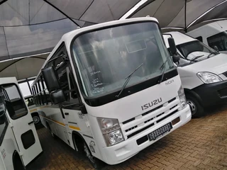 Isuzu NQR 500 Bus 35 Seats