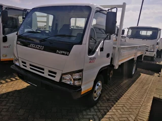 Isuzu NPR 400