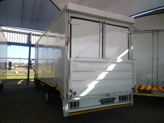 Isuzu FRR 500 Container