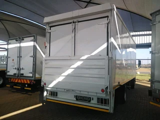 Isuzu FRR 500 Container