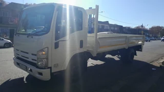 Isuzu NPR 400
