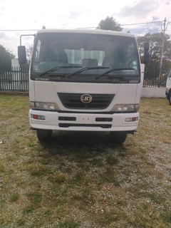 Nissan UD 100