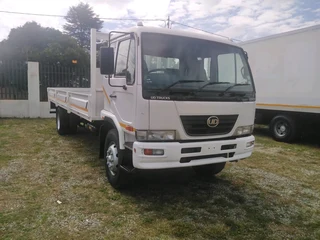 Nissan UD 100
