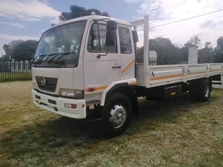 Nissan UD 100