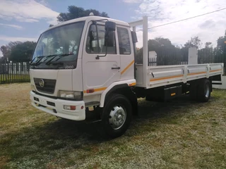 Nissan UD 100