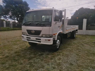 Nissan UD 100