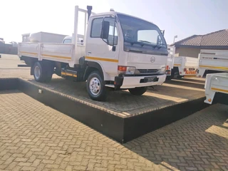 Nissan UD 40