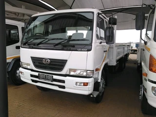 Nissan UD 100 double axle 14 tone