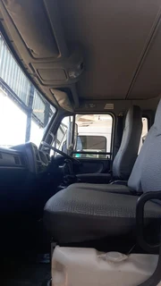 Nissan UD 100 double axle 14 tone