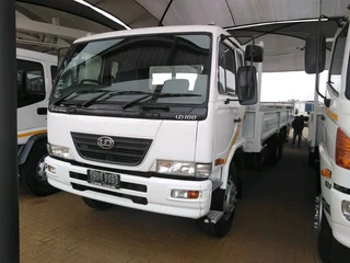 Nissan UD 100 double axle 14 tone