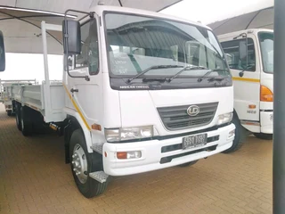 Nissan UD 100 double axle 14 tone