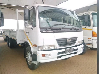 Nissan UD 100 double axle 14 tone