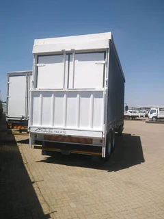 Nissan UD 100 Curtains Side double axle 14 tone