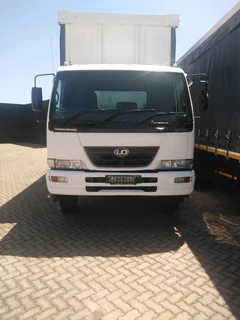 Nissan UD 100 Curtains Side double axle 14 tone