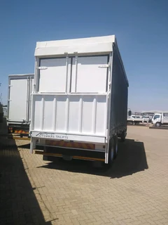 Nissan UD 100 Curtains Side double axle 14 tone