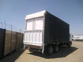 Nissan UD 100 Curtains Side double axle 14 tone