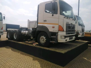 Hino 700  Horse
