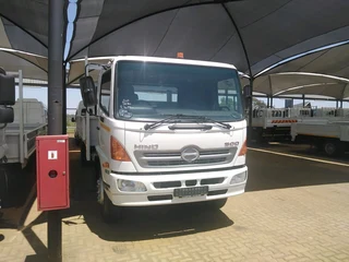 Hino 500 1626 Crane