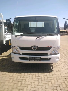 Hino 300 915