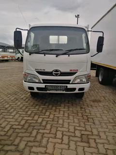 Hino 300