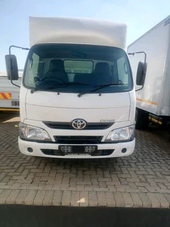 Toyota Dyna Container Box