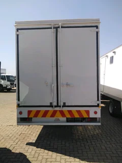 Fuso Canter Container Box