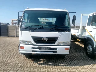 Nissan UD 90 double axle