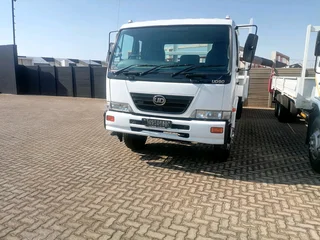 Nissan UD 90 double axle