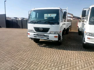 Nissan UD 90 double axle