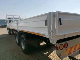 Nissan UD 90 double axle