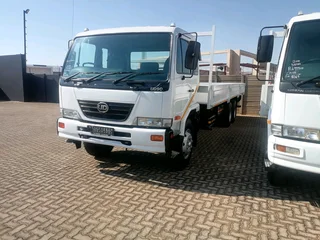 Nissan UD 90 double axle