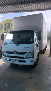 Hino 814 Auto 4 tone Volume Bin