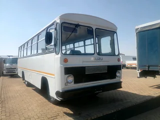 Isuzu Bus 44 Seaters