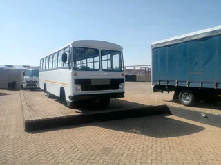 Isuzu Bus 44 Seaters