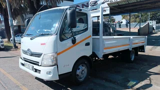Hino 300 814 4tone