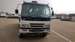 Isuzu FTR 800 10 holes with a Crane