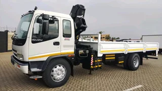 Isuzu FTR 800 10 holes with a Crane