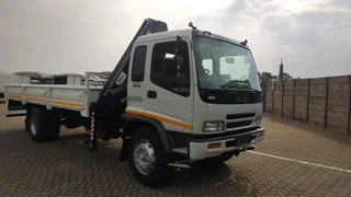 Isuzu FTR 800 10 holes with a Crane