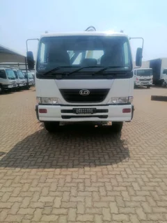 Nissan UD 80 with Crane